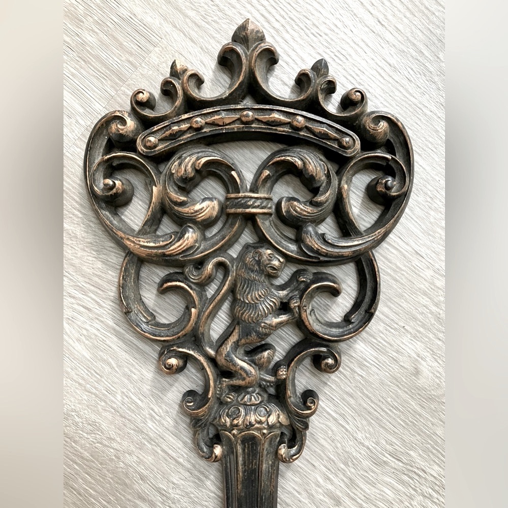 Vintage Syroco / Dart Gold Skelton Key Wall Decor Set Of 2 Lion Fleur De Lis - Picture 3 of 11